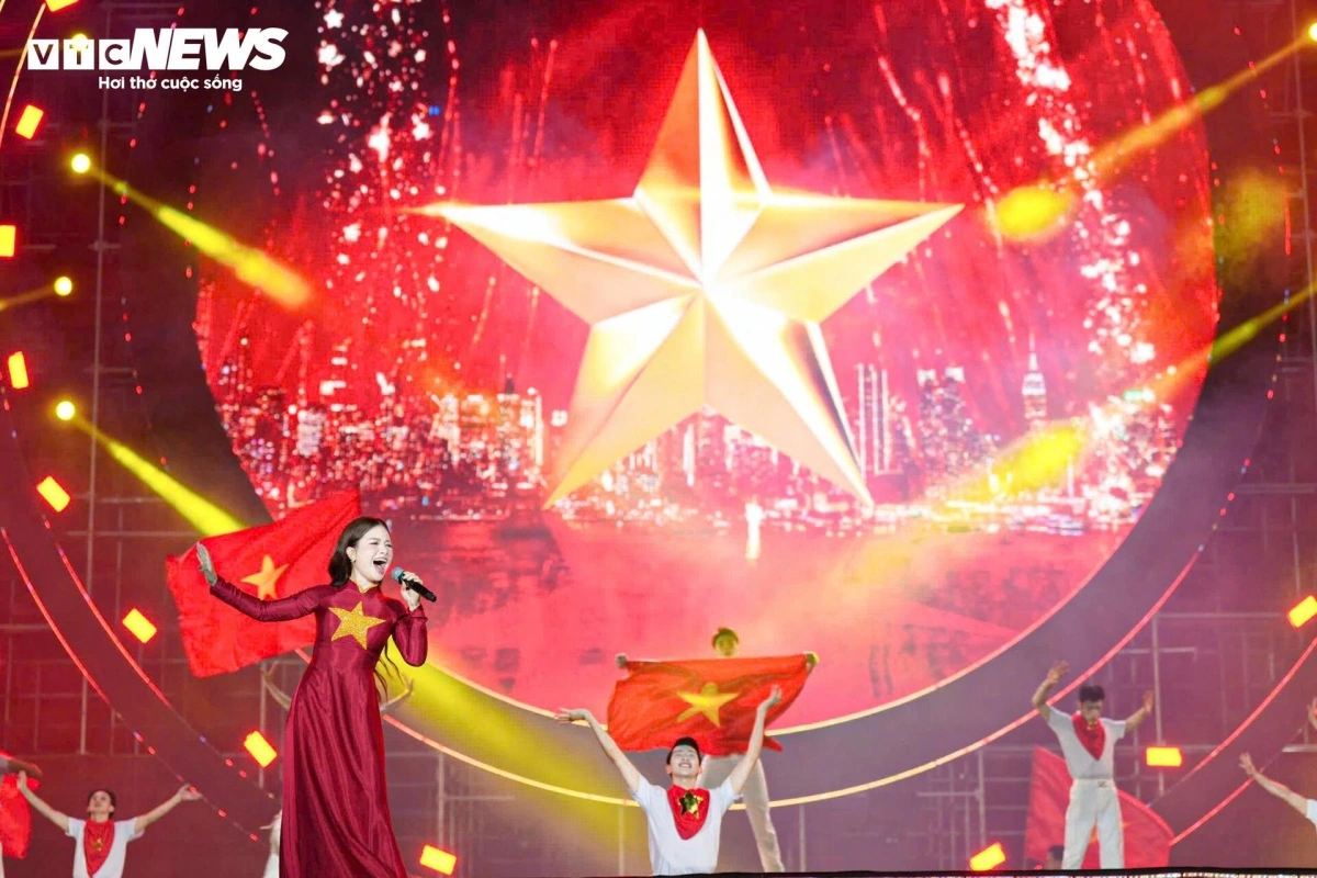 The concert is organised by the Communist Party of Vietnam (CPV) Central Committee’s Commission for Information and Education in co-ordination with the Ministry of Culture, Sports and Tourism, the Hanoi municipal People’s Committee, and Vietnam Television to mark the 80th anniversary of the August Revolution and National Day.
