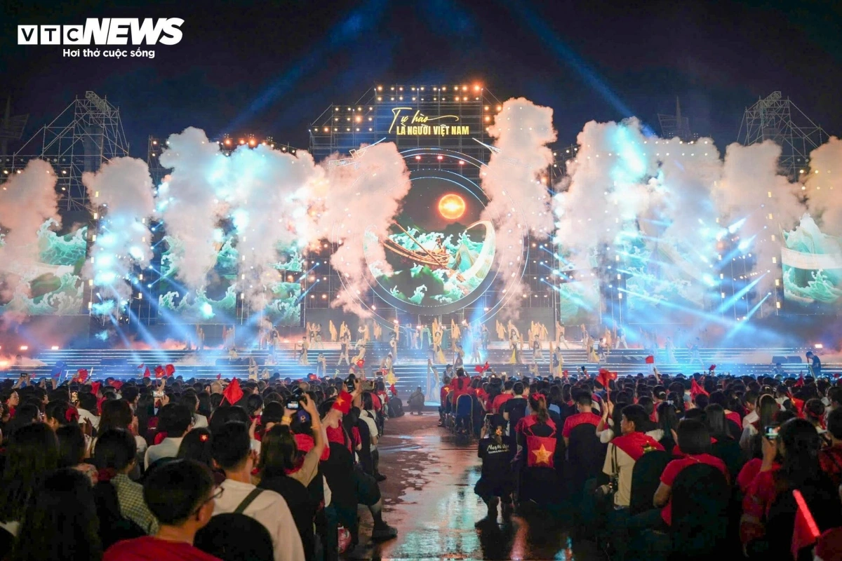 That moment, over 30,000 hearts beat as one, creating an unprecedented “chorus” of pride, love for the country, and national unity