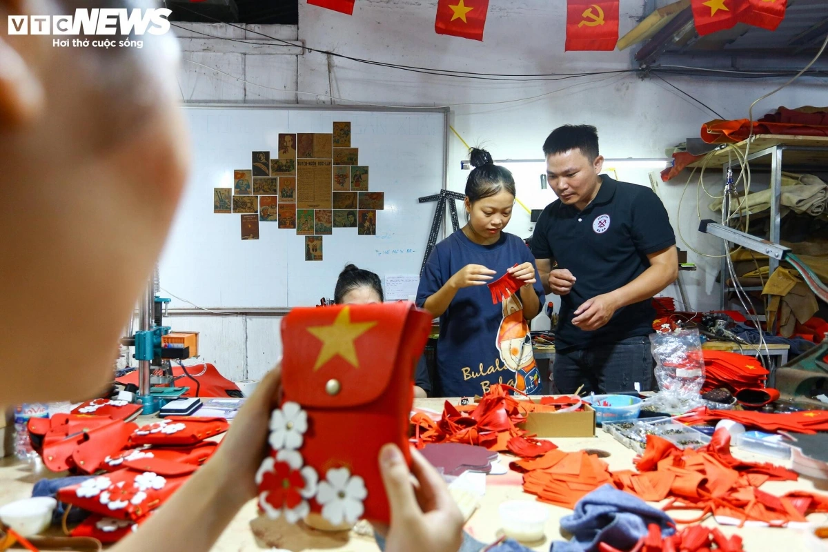 So far, the project has attracted more than 60 people with disabilities, helping them to get a steady income. "Initially, many participants only expect to earn VND 2–3 million per month, but over time their income far exceeds expectations. Some outstanding workers can even make VND400,000–500,000 per working day," shares Phuc.