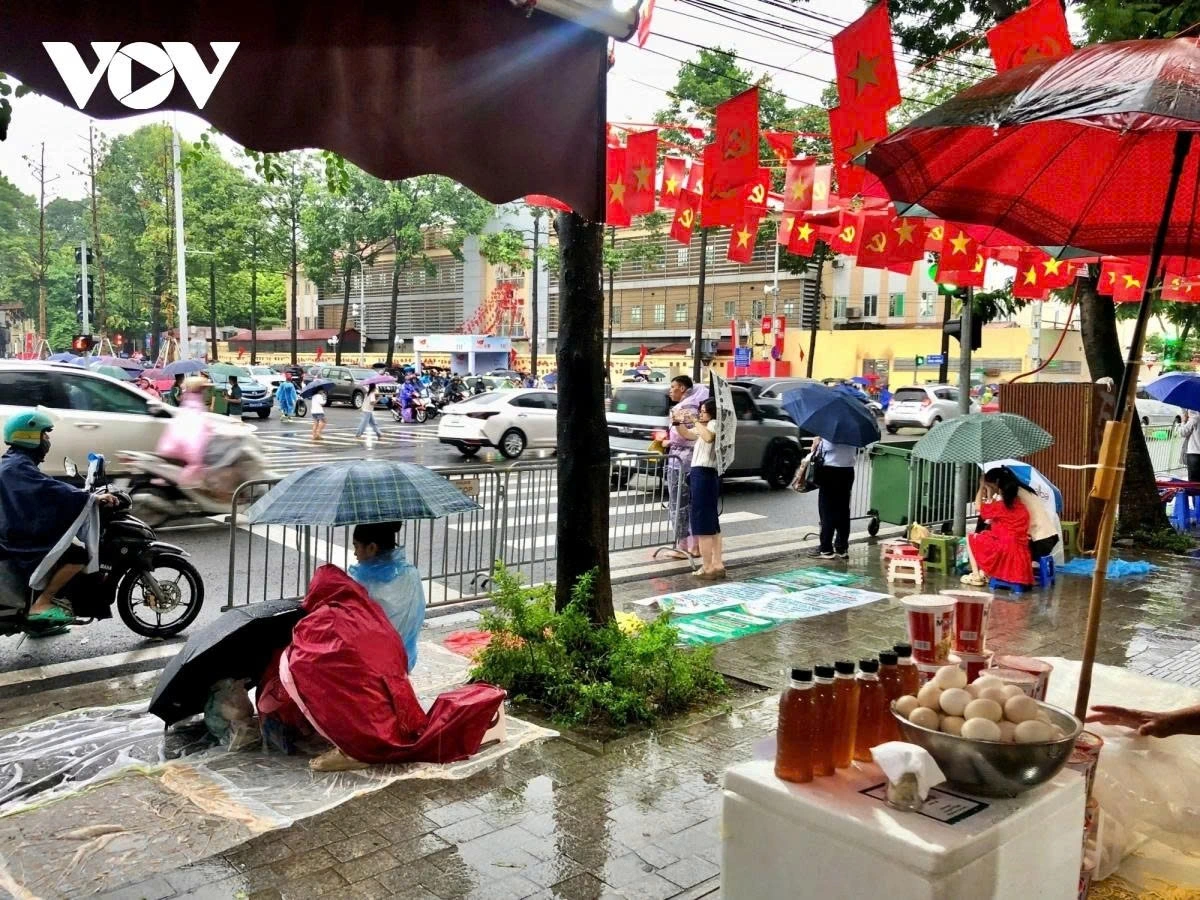 People arrive early to secure a good spot on Nguyen Thai Hoc street.