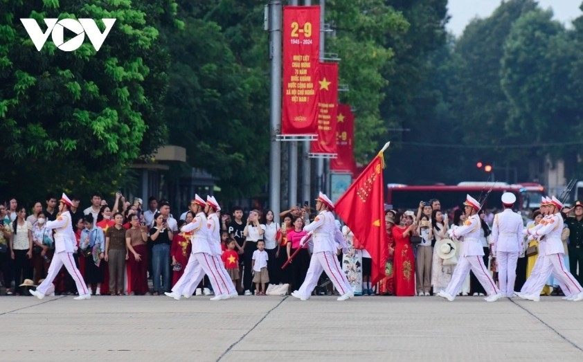 Tourists nationwide are flocking to Hanoi to watch the upcoming large-scale military parade at Ba Dinh Square and other celebrations ahead of the National Day (September 2) holiday.