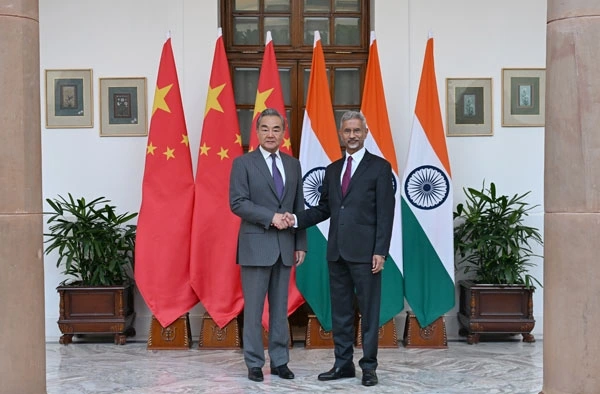 Ngoại trưởng Trung Quốc Vương Nghị và Ngoại trưởng Ấn Độ Subrahmanyam Jaishankar ngày 18/8. Ảnh: Bộ Ngoại giao Trung Quốc