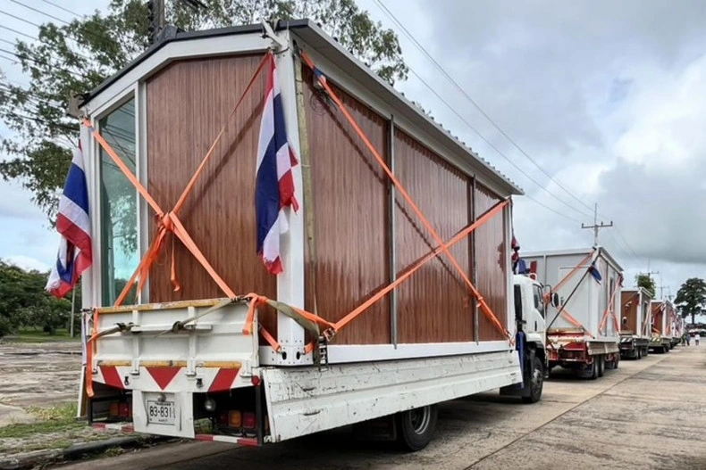 Thái Lan phân phối nhà lắp ghép đến người dân tại huyện Nam Yuen, tỉnh Ubon Ratchathani - Nguồn Cục Quan hệ Công chúng