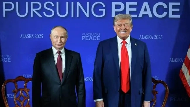 Nhà Trắng công bố bức ảnh của Putin và Trump trước cuộc hội đàm.