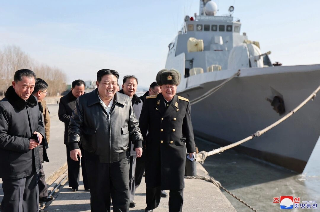Ông Kim Jong Un thị sát nhà máy đóng tàu tại Nampo tháng 2/2024. Ảnh: KCNA