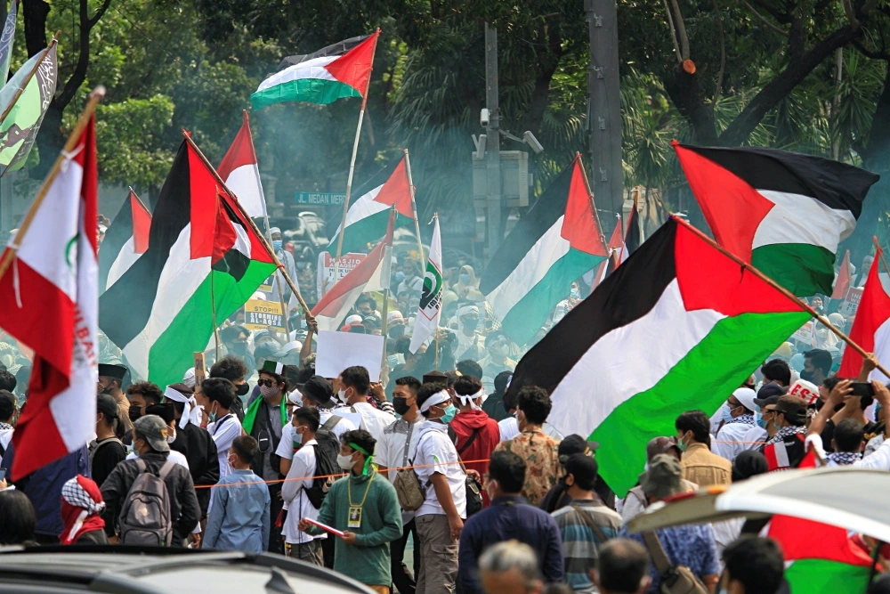 Một cuộc diễu hành của người dân Indonesia ủng hộ Palestine tại Jakarta. Ảnh: Bernama