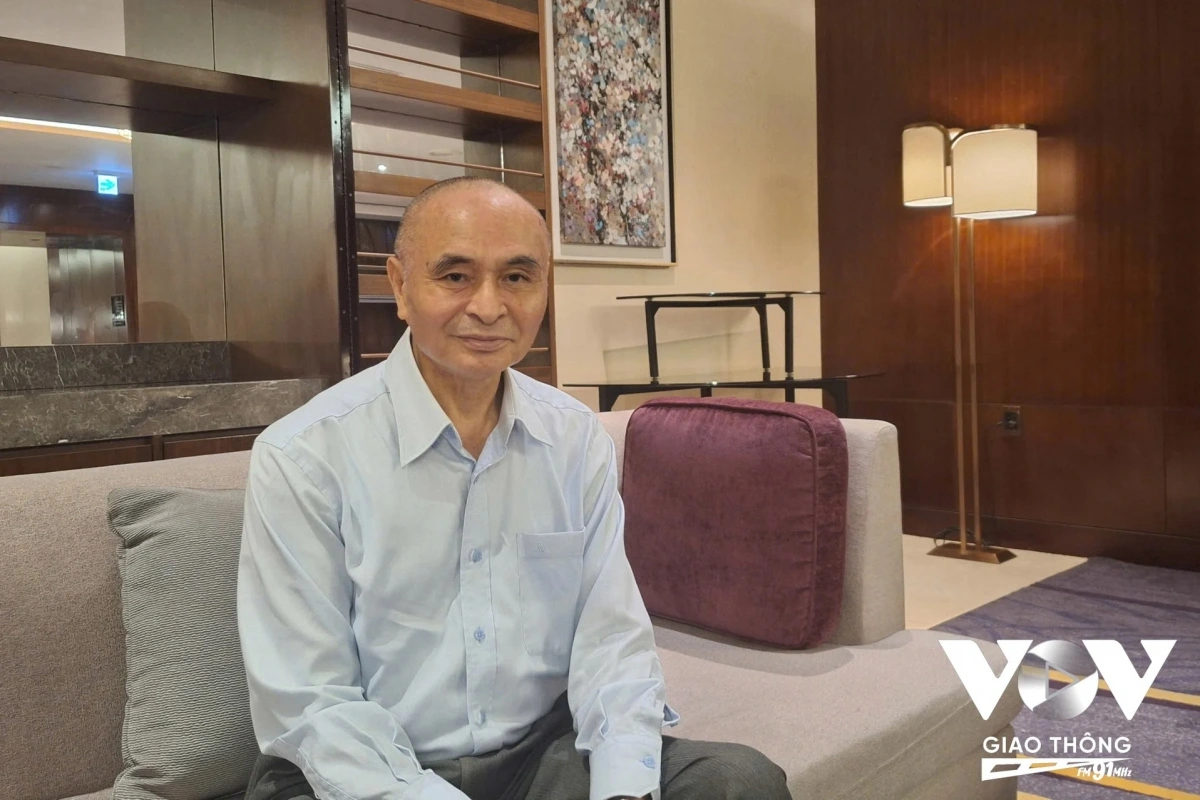 PGS.TS Vũ Thanh Ca, Nguyên Giảng viên cao cấp Khoa Môi trường, trường Đại học Tài Nguyên Môi trường Hà Nội cho biết, chất độc trong hộp xốp đựng thức ăn có thể thôi nhiễm ra thức ăn nếu sử dụng sai cách. Ảnh: Hải Hà