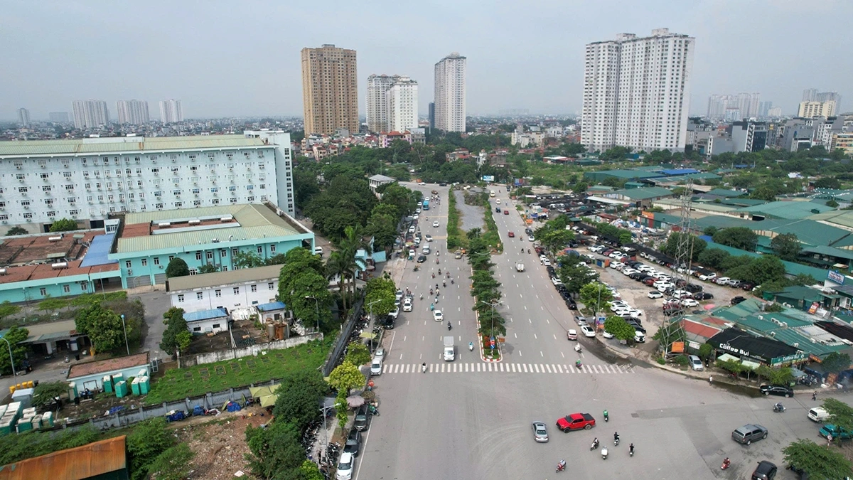 Dù trước đó Chủ tịch UBND thành phố Hà Nội Trần Sỹ Thanh đã yêu cầu huyện Thanh Trì (cũ) và quận Hà Đông (cũ) đẩy nhanh tiến độ giải phóng mặt bằng dự án chậm nhất trong tháng 6/2025 và hoàn thành xây dựng nút giao và hạng mục cầu vượt trong năm 2025, tuy nhiên, đến nay dự án vẫn giậm chân tại chỗ.