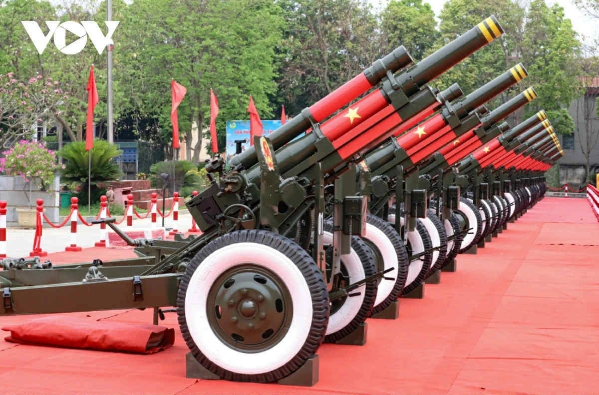 Dàn pháo lễ tham gia Lễ kỷ niệm 70 năm Chiến thắng Điện Biên Phủ hiện được đặt tại sân Bảo tàng Chiến thắng Điện Biên Phủ để người dân, du khách tham quan. (Ảnh: Vũ Lợi/VOV-Tây Bắc)