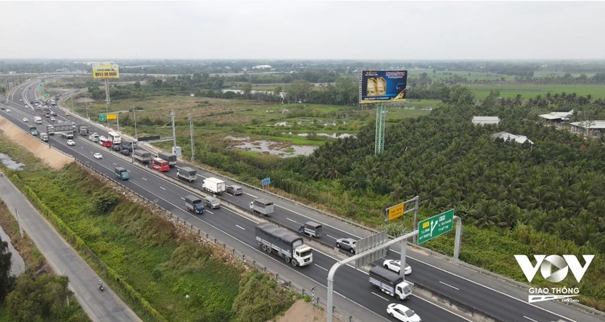 Thí điểm tổ chức lại giao thông, phân làn tốc độ, phân luồng phương tiện trên tuyến cao tốc Hà Nội - Hải Phòng (ảnh minh họa)
