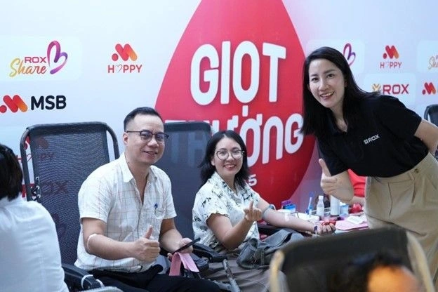 Một cặp vợ chồng cùng hiến máu năm thứ hai liên tiếp tại chương trình Giọt thương