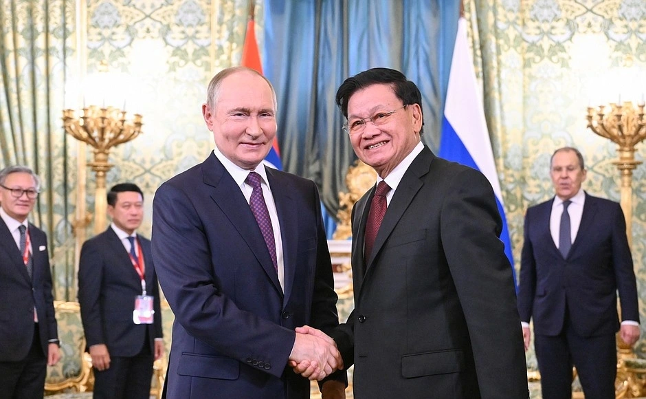 Ông Vladimir Putin và ông Thongloun Sisoulith. (Ảnh: Kremlin.ru)