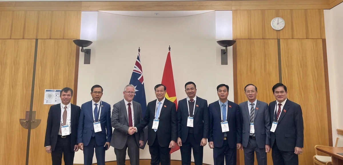Đoàn công tác của Ủy ban Quốc phòng, An ninh và Đối ngoại gặp Nghị sỹ David Smith, đại diện Vùng lãnh thổ Thủ đô Caberra.