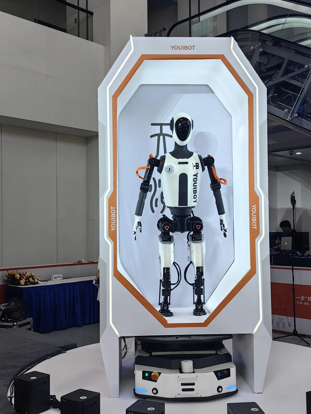 Robot hình người thông minh Ling Shu. Ảnh: Nhật báo Khoa học Công nghệ Trung Quốc