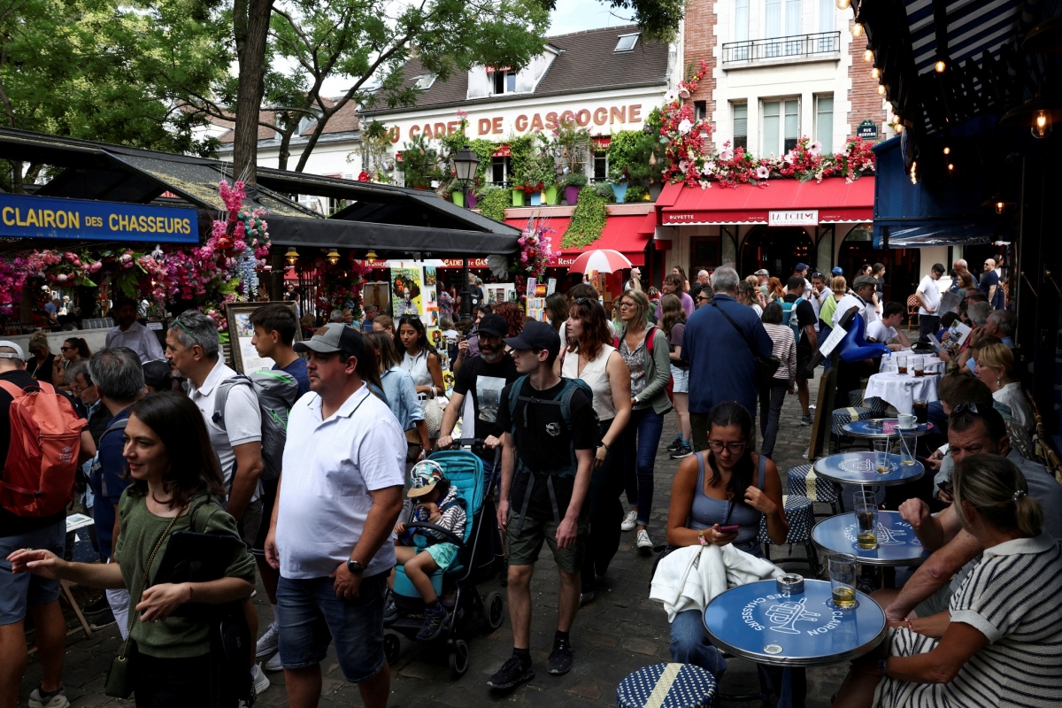Khu vực đồi Montmartre ở Paris (Pháp) là địa điểm thu hút rất đông du khách. Nguồn: Reuters