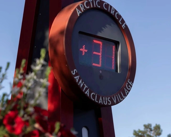 Màn hình hiển thị nhiệt độ ở Rovaniemi, Phần Lan vào cuối tháng 7/2025. Ảnh: Reuters