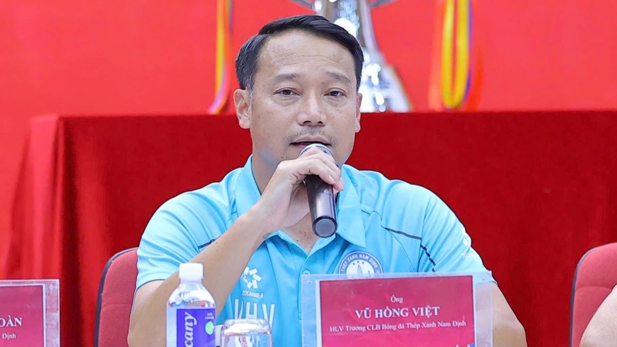 HLV Vũ Hồng Việt và học trò đã sẵn sàng cho trận Siêu cúp Quốc gia.