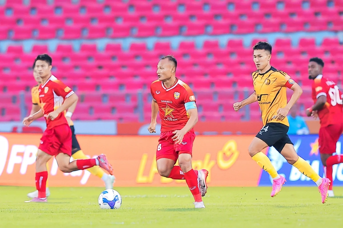 Ngọc Tân chấn thương khi thi đấu cho Thanh Hóa. (Ảnh: VPF). 