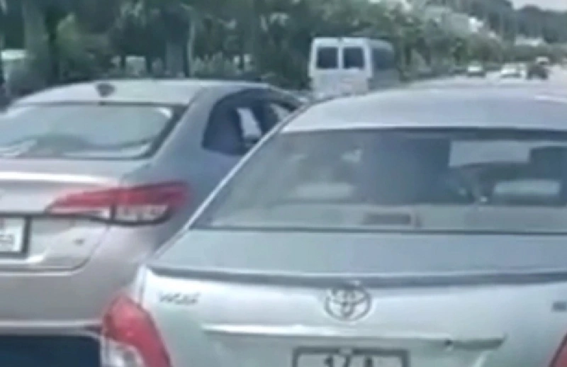 Hình ảnh taxi "dù" trên mạng xã hội (Ảnh: Báo Công an nhân dân)