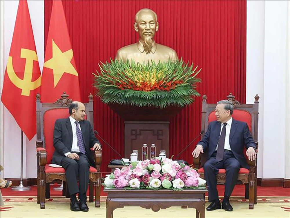 Tổng Bí thư Tô Lâm tiếp Đại sứ Ấn Độ tại Việt Nam Sandeep Arya. Ảnh: TTXVN