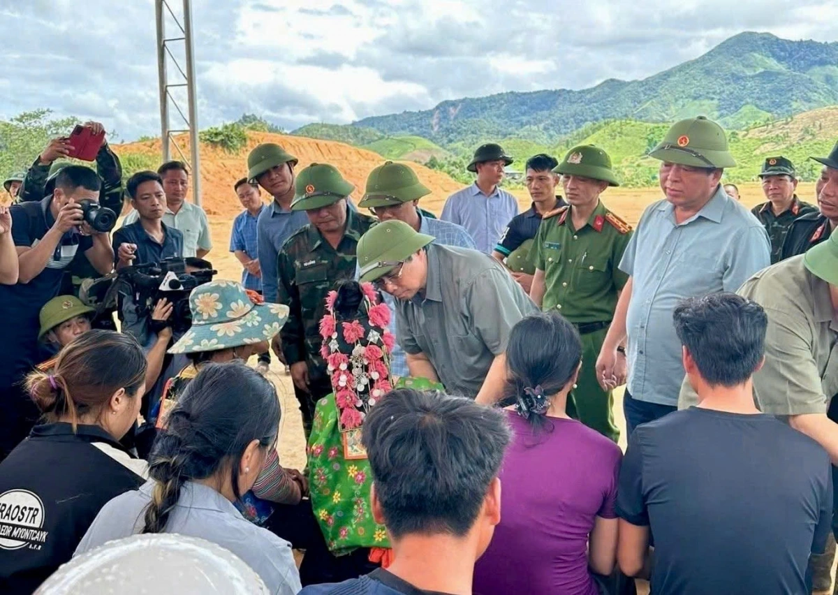 Thủ tướng kiểm tra, chỉ đạo công tác khắc phục hậu quả mưa lũ ở xã Tìa Dình