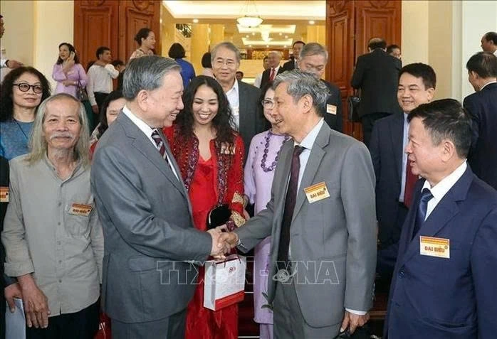 Tổng Bí thư Tô Lâm dự Hội nghị gặp mặt 80 đại biểu trí thức, nhà khoa học, văn nghệ sĩ trên cả nước ngày 6/8/2025. Ảnh: TTXVN