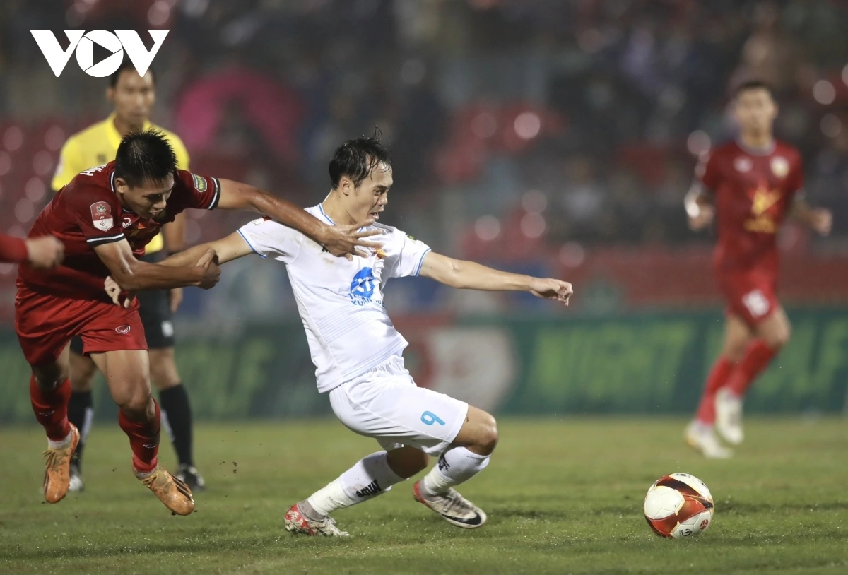 Văn Toàn sẽ nghỉ thi đấu hết lượt đi V-League 2025/2026. 