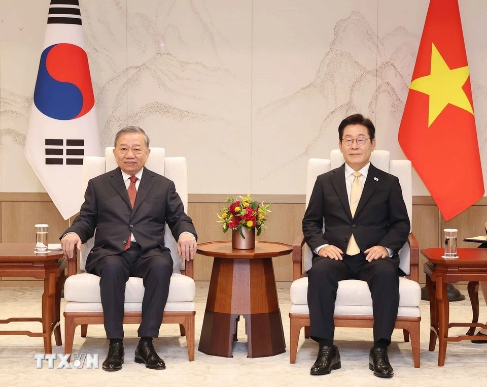 Tổng Bí thư Tô Lâm và Tổng thống Hàn Quốc Lee Jae Myung. (Ảnh: TTXVN)
