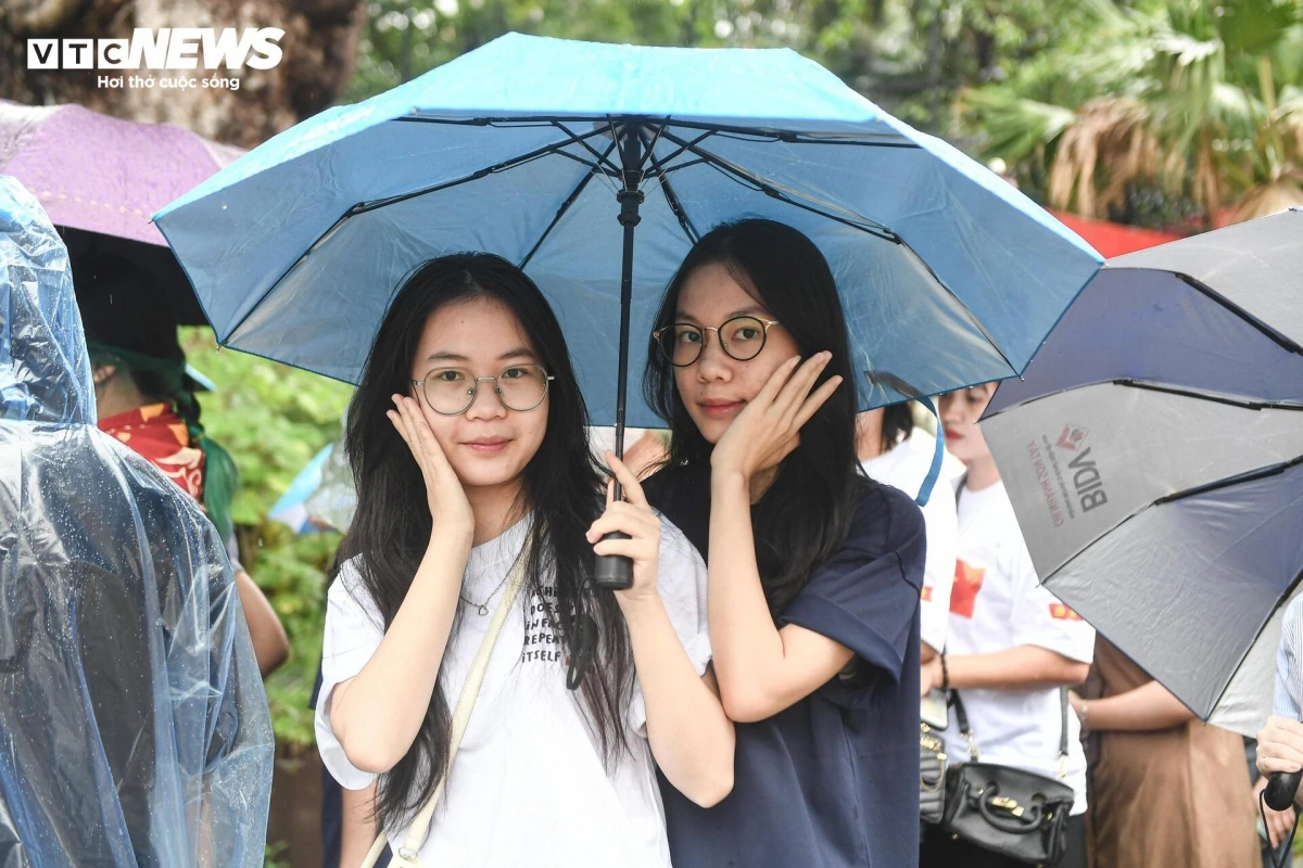 Bằng công nghệ thực tế ảo, khán giả có cơ hội sống lại thời khắc lịch sử 2/9/1945 tại Quảng trường Ba Đình, khi Chủ tịch Hồ Chí Minh đọc Tuyên ngôn Độc lập khai sinh nước Việt Nam Dân chủ Cộng hòa.
