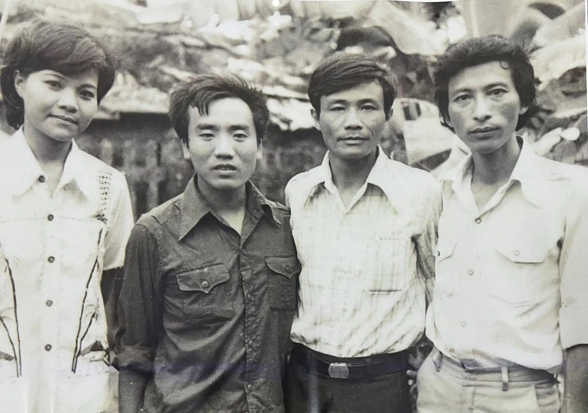 Nhà thơ Trần Đăng Khoa và các bạn văn