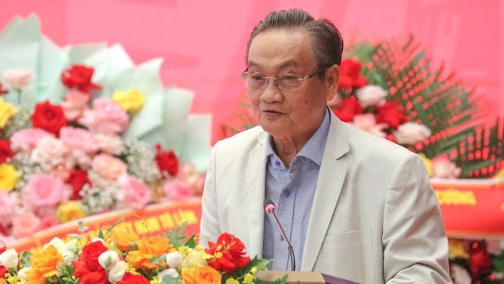 TS Trần Du Lịch trình bày tham luận tại diễn đàn