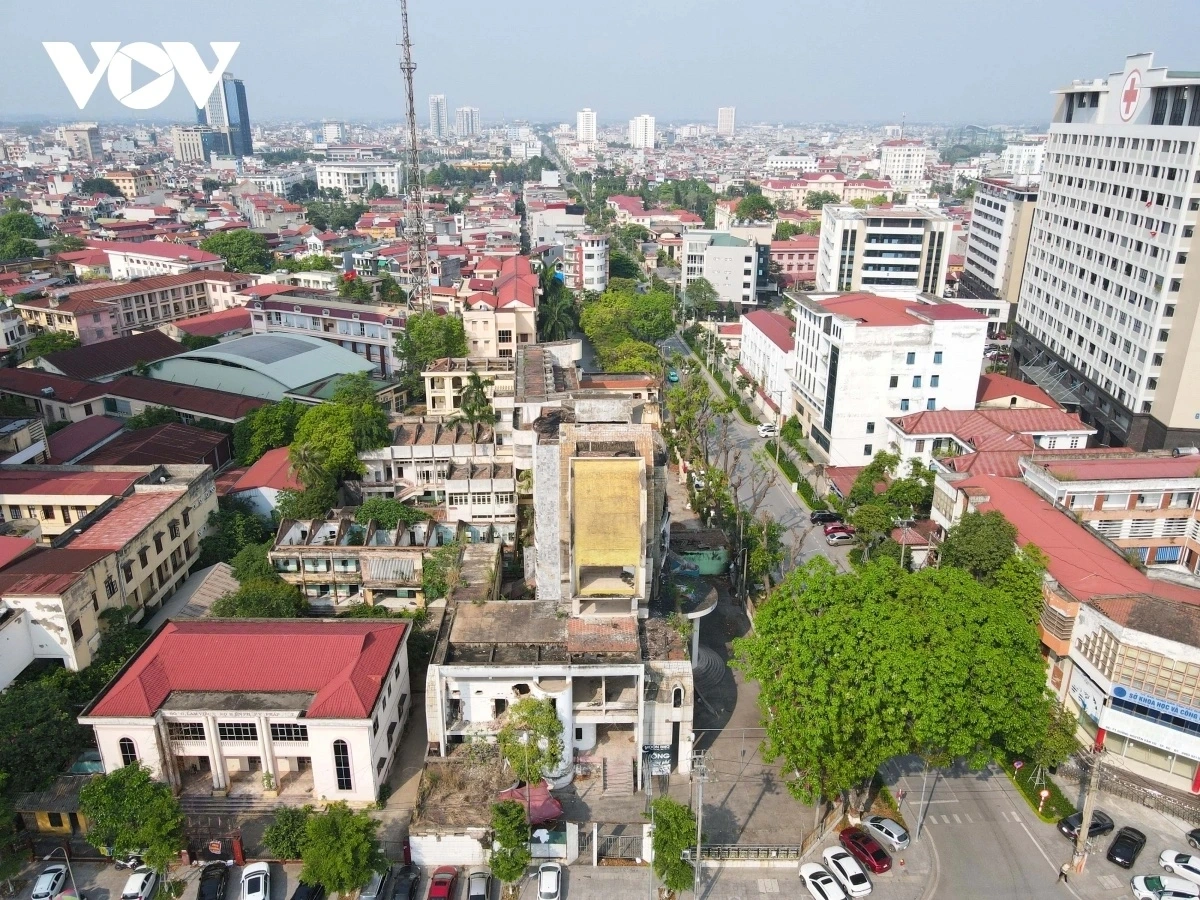 Trụ sở Đài Phát thanh và Truyền hình tỉnh Bắc Giang, Sở Tư pháp, Tòa án Nhân dân TP Bắc Giang từ lâu bỏ hoang không sử dụng. (Ảnh: PV)