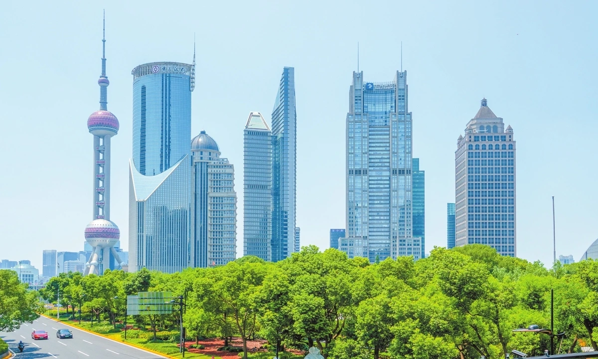 Khu thương mại Lục Gia Chủy (Lujiazui) ở Khu mới Phố Đông, Thượng Hải ngày 15/7/2025. (Ảnh: VCG)