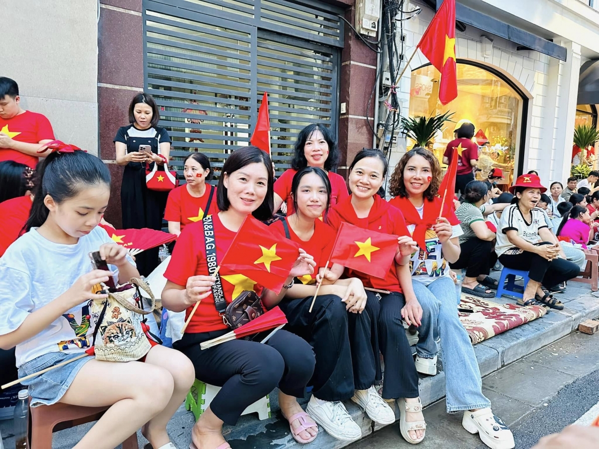 Niềm vui của người dân trong những ngày đất nước kỷ niệm 80 năm Cách mạng Tháng Tám và Quốc khánh 2/9.