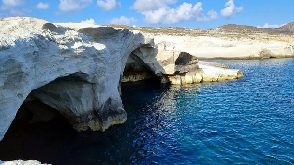 Bãi biển Sarakiniko trên đảo du lịch Milos - nơi xảy ra vụ tai nạn chết người - Ảnh: News