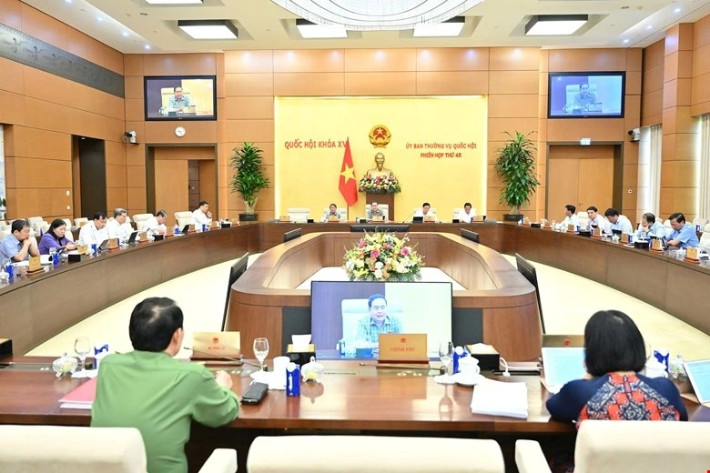 UBTVQH cho ý kiến về dự án Luật Thi hành án hình sự (sửa đổi). Ảnh: Quốc hội