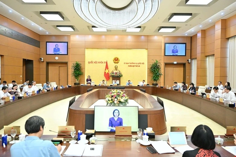 Ủy ban Thường vụ Quốc hội cho ý kiến về các dự án Luật sửa đổi, bổ sung một số điều của Luật Giáo dục. Ảnh: Quốc hội