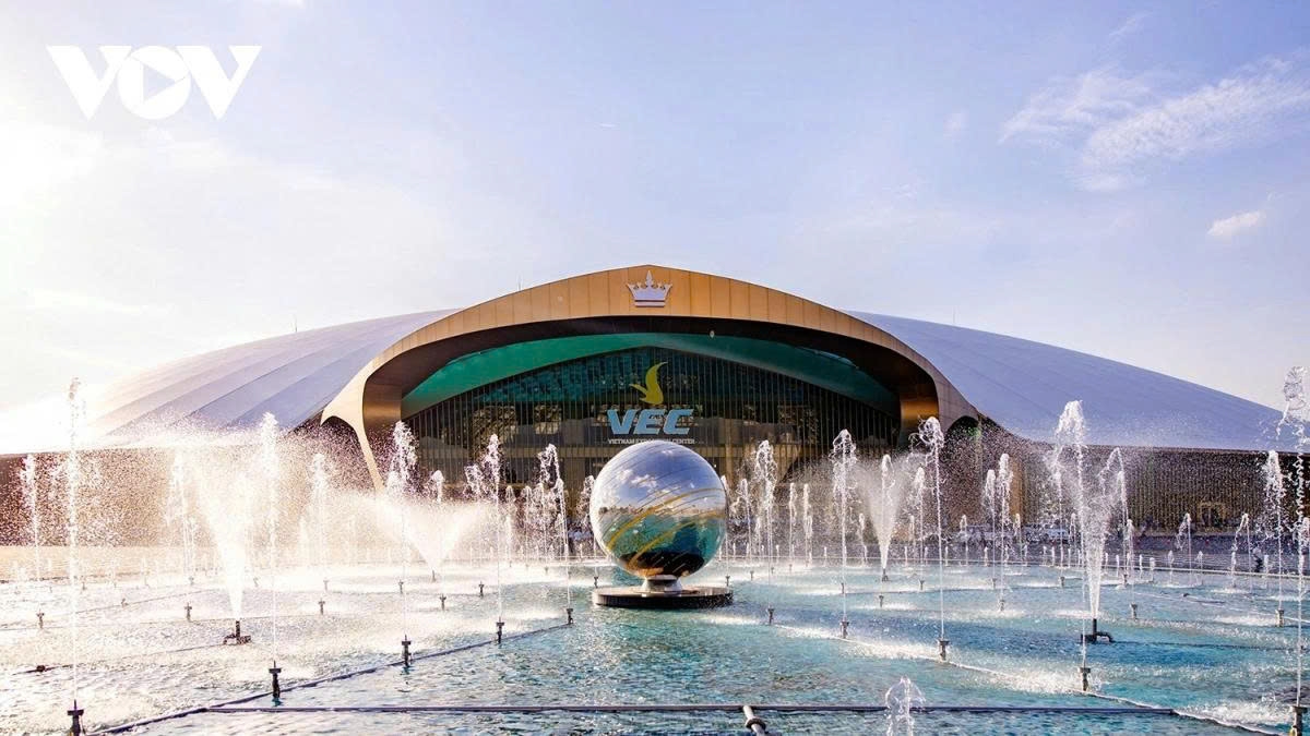 Located in Dong Anh commune, the center spans more than 900,000 square metres and is expected to become the largest in Southeast Asia, as well as being one of the 10 biggest exhibition complexes worldwide.