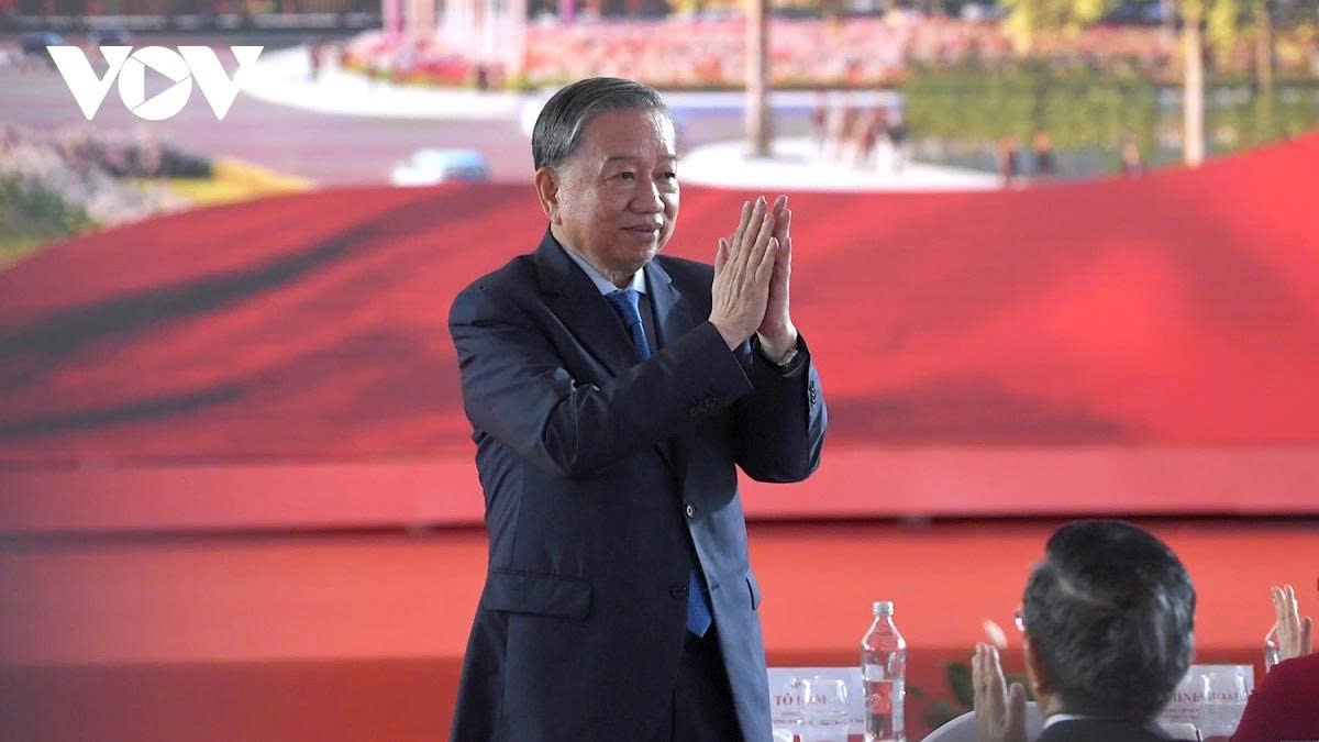 Party General Secretary To Lam attends the event.