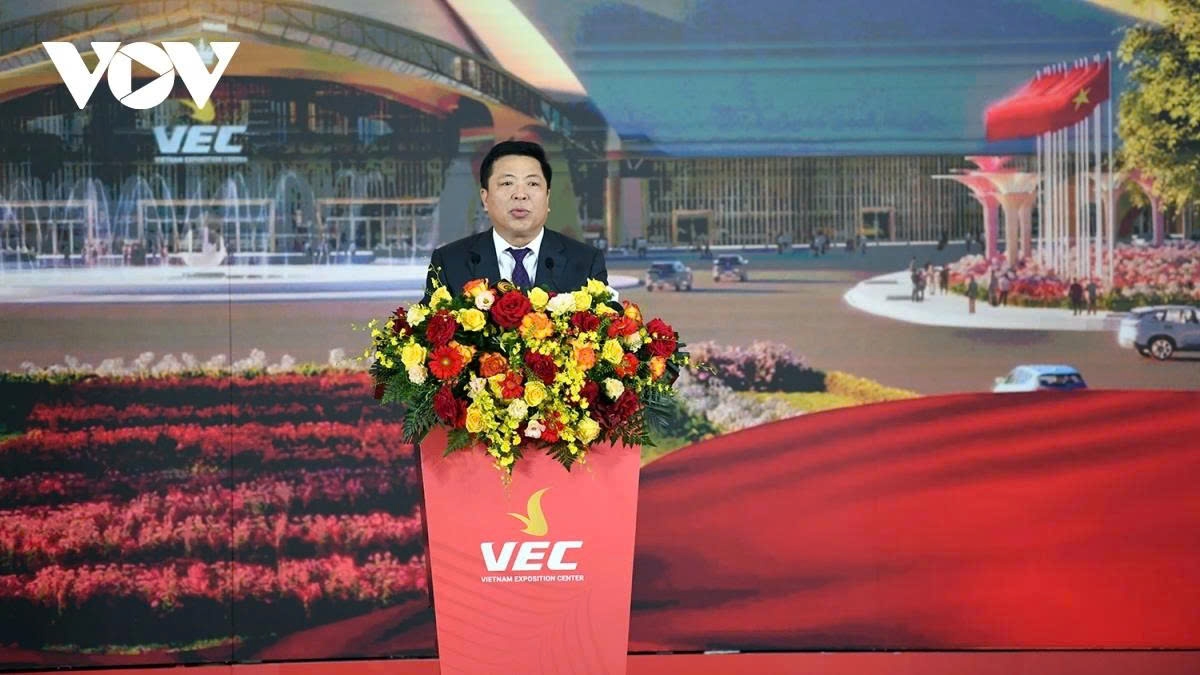 Minister of Construction Tran Hong Minh delivers a speech at the event.