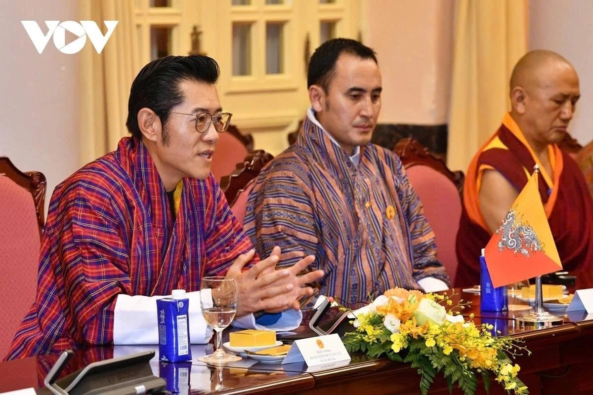 The Bhutanese King shows sincere thanks for the warm welcome given by Vietnam in Hanoi.