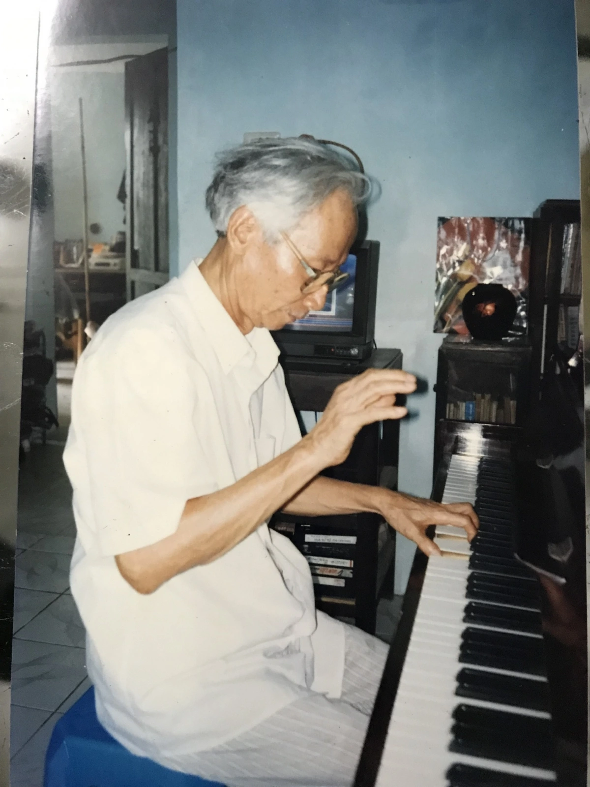 Nhà giáo Nhân dân, nhạc sĩ Hoàng Kiều. Ảnh: Gia đình cung cấp