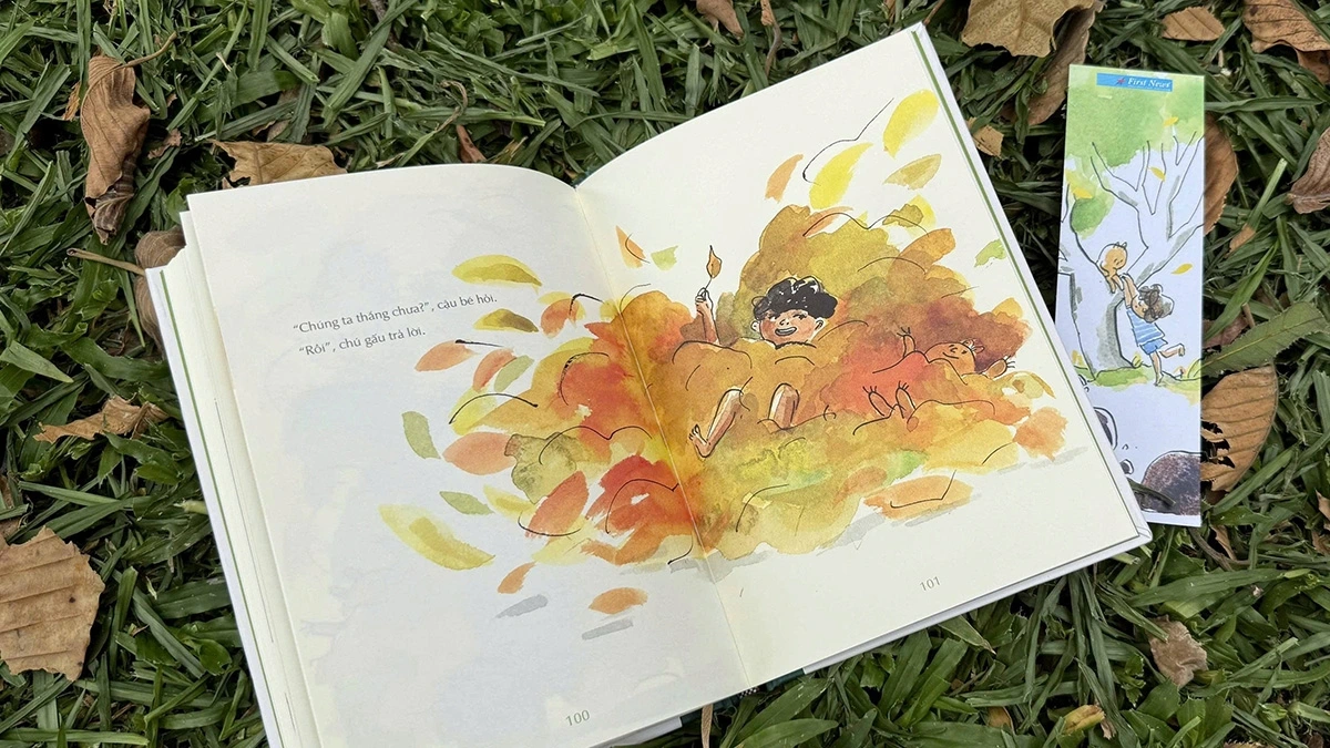 Sabina Hahn, người vẽ minh họa cho cuốn sách "Tiến vào đồng cỏ hoang" lớn lên ở Riga, Latvia, và hiện đang sống ở New York. Từ khi còn nhỏ, cô đã mê đọc sách và không thể dừng vẽ nguệch ngoạc, điều này đã dẫn dắt cô vào thế giới sách thiếu nhi. Tài năng lớn nhất của cô là truyền tải được sự hài hước tinh tế và sự dịu dàng của cả thế giới đời sống hằng ngày lẫn những thế giới tưởng tượng.