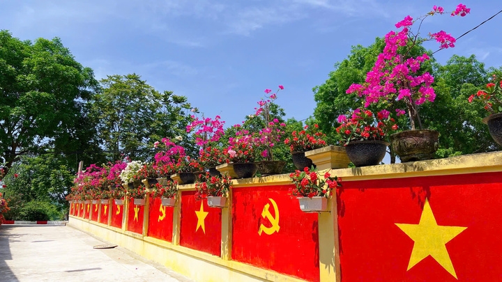 Con đường cờ đỏ sao vàng đón đại lễ 2/9