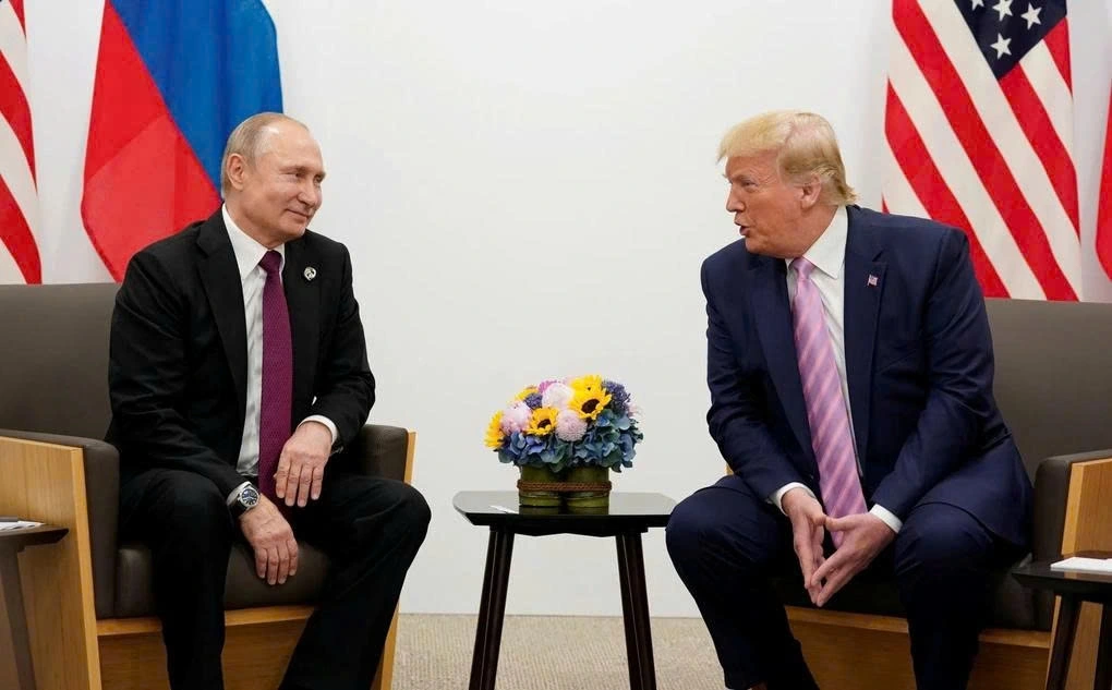 Tổng thống Nga Vladimir Putin và Tổng thống Mỹ Donald Trump hội đàm bên lề Hội nghị thượng đỉnh G20 ở Osaka, Nhật Bản năm 2019. (Ảnh: Reuters)