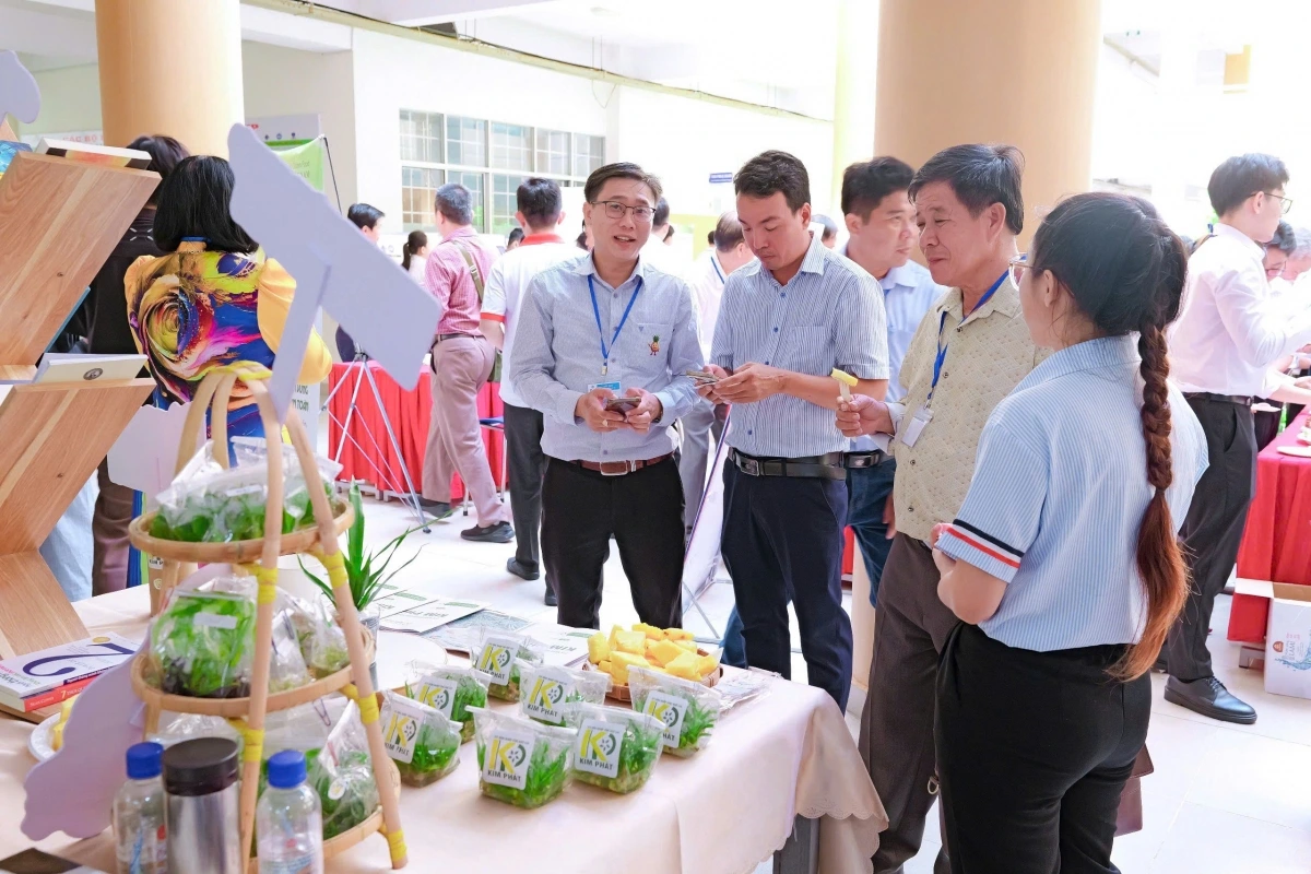 Gian hàng trưng bày cây giống của HXT Kim Phát được nhiều người quan tâm tại các cuộc triển lãm nông nghiệp