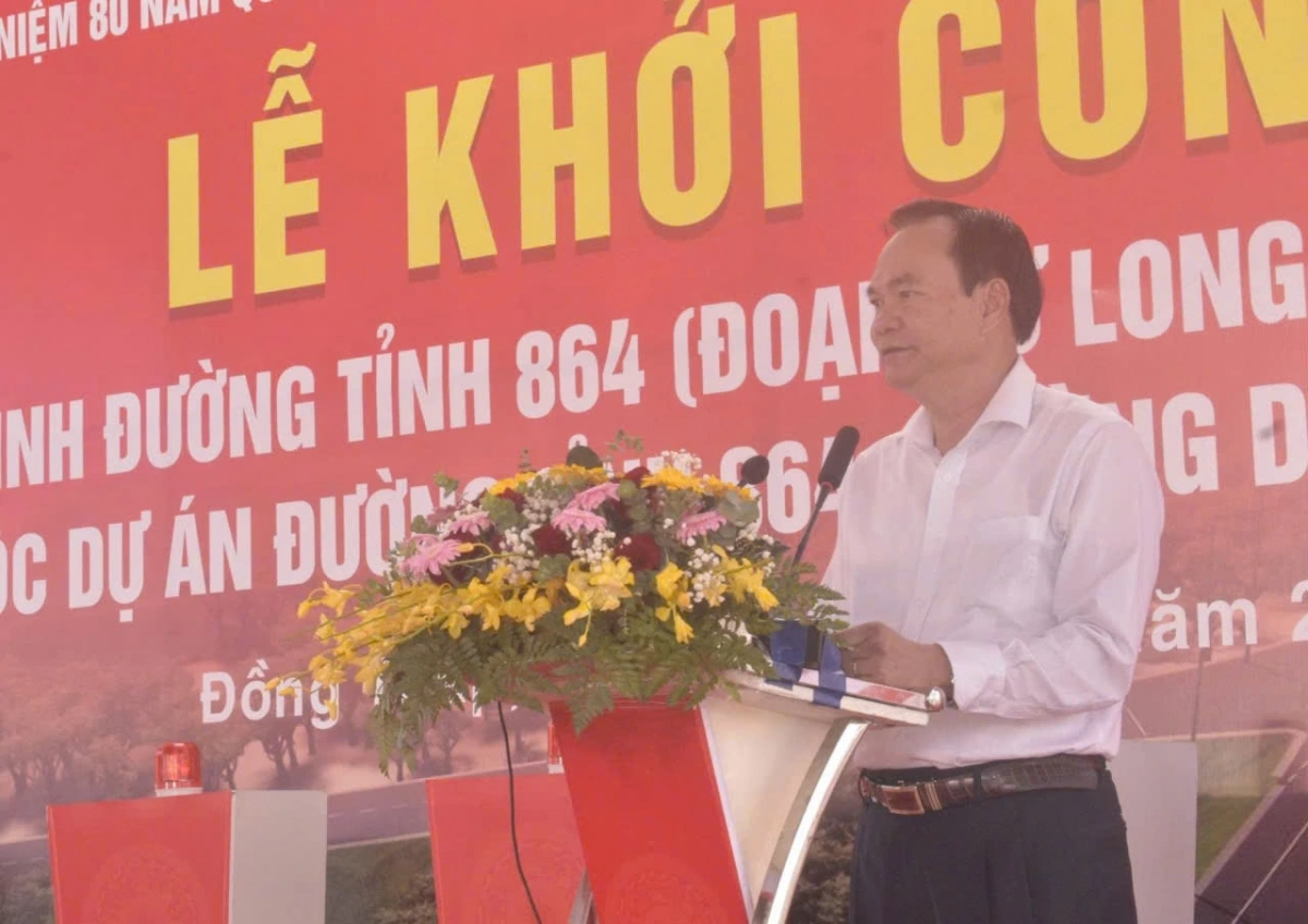 Ông Nguyễn Văn Thuận, Giám đốc công ty TNHH Thương mại Thiên Thuận đại diện các nhà thầu phát biểu nỗ lực thi công