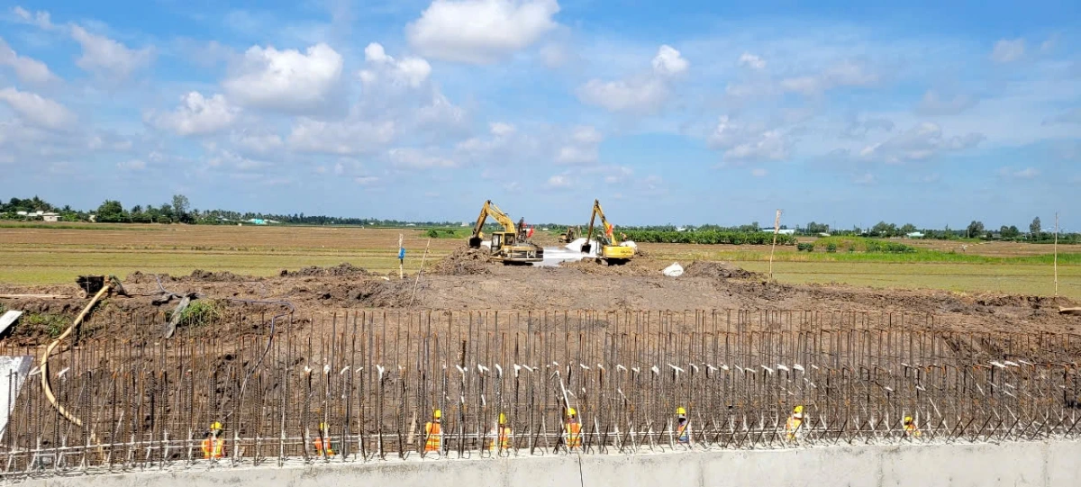 Đường 864 đoạn từ xã Long Bình- Đèn Đỏ góp phần phát triển hạ tầng giao thông khu vực phía Đông, tỉnh Đồng Tháp