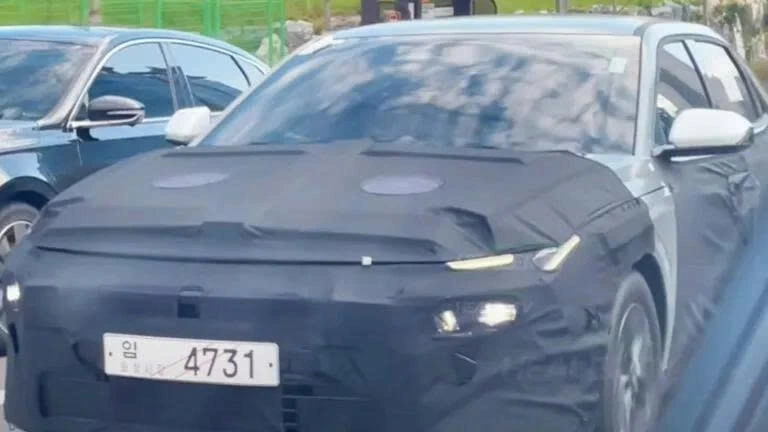 Hyundai Elantra được ngụy trang kỹ lưỡng trên đường phố Hàn Quốc