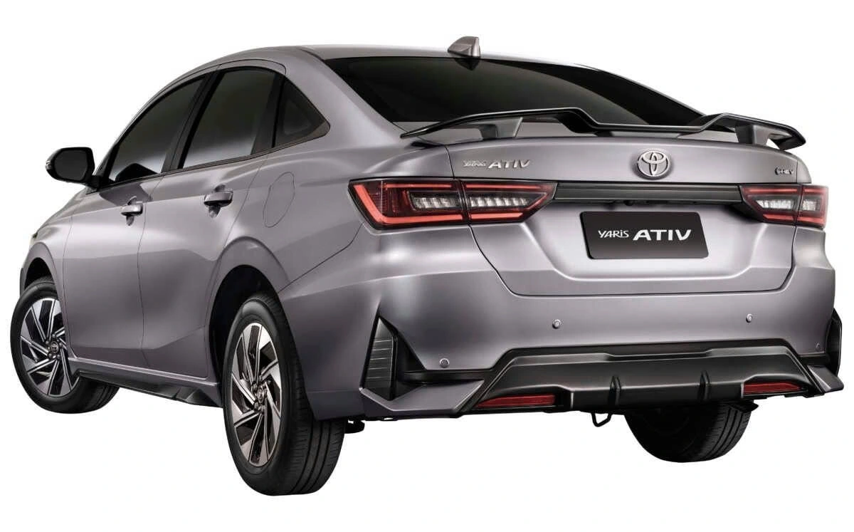 Toyota Yaris Ativ HEV Premium